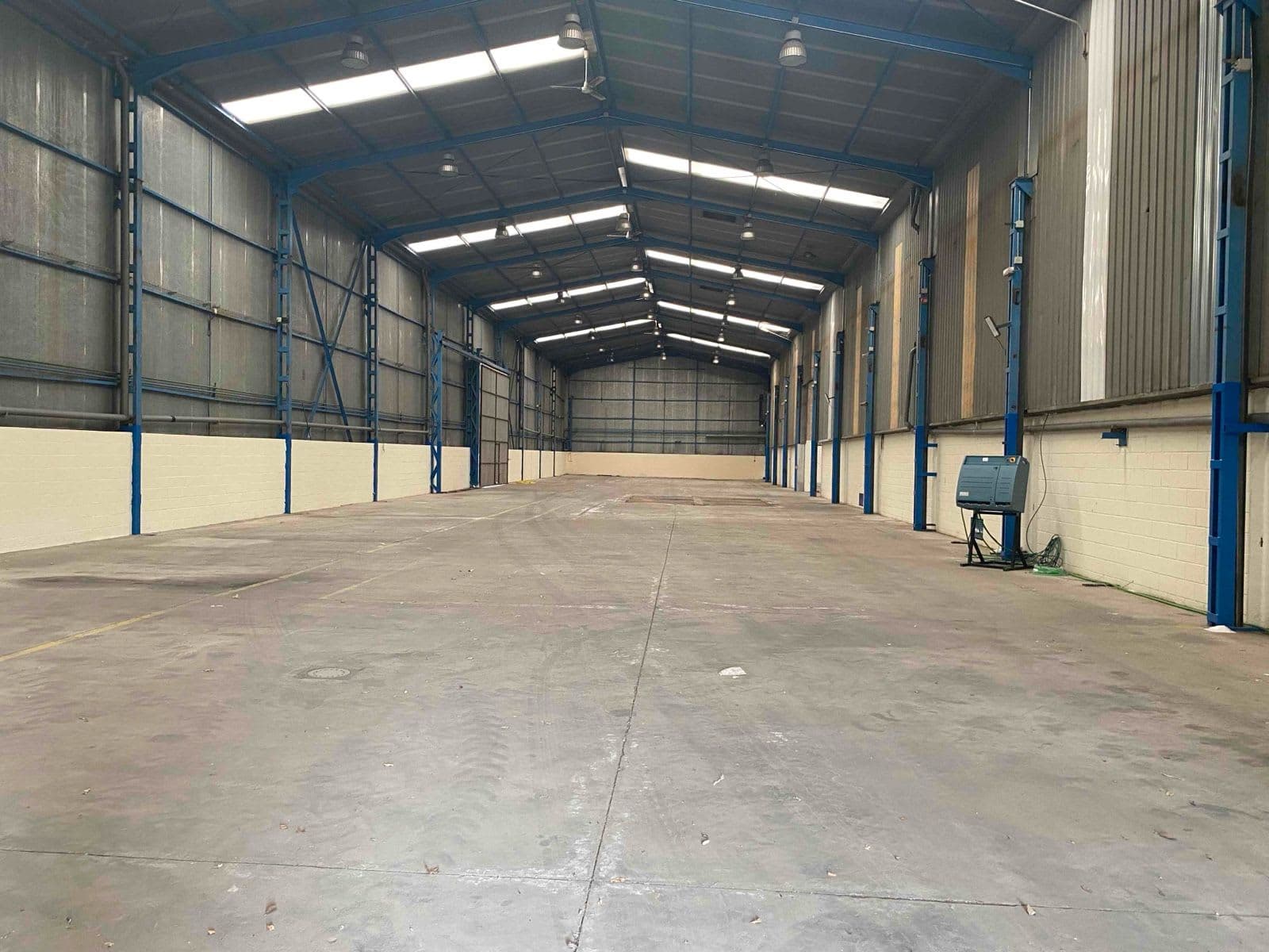 Nave industrial en Camarma de Esteruelas