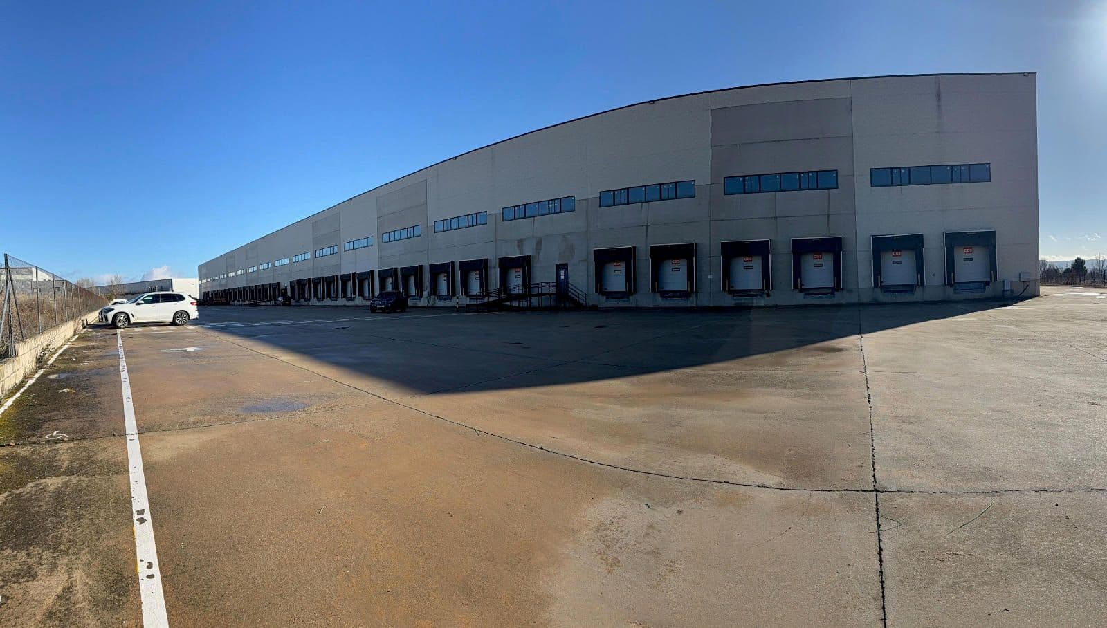 Nave logística en Fontanar